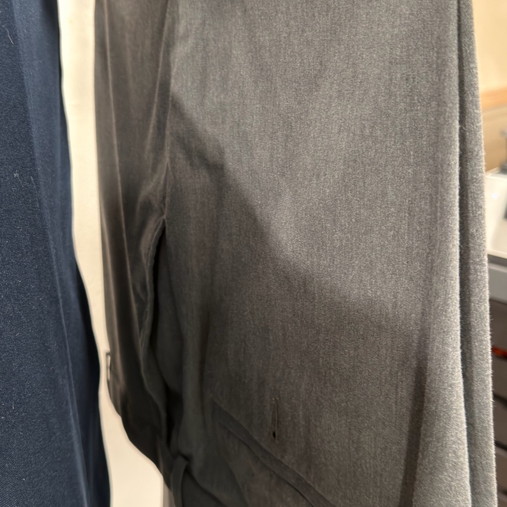 Men's Haggar Classic fit Premium No Iron Khaki in Grey